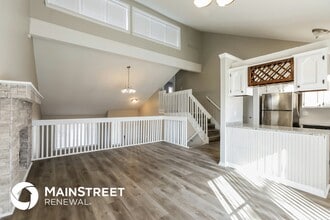 1813 NE Gatewood Dr in Lee's Summit, MO - Building Photo - Building Photo