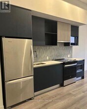 395 Dundas St W in Oakville, ON - Building Photo - Building Photo