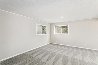 201 SW 7th St in Newton, KS - Building Photo - Building Photo