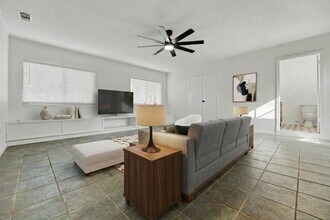 502 Sunrise Cir in Austin, TX - Building Photo - Building Photo