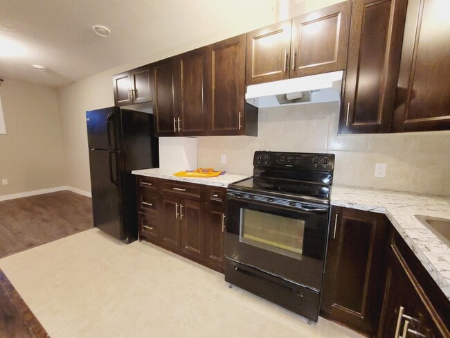 11637-11125 125 St NW in Edmonton, AB - Building Photo - Building Photo