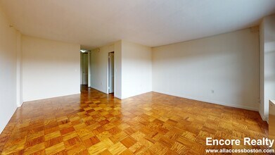 17 Monmouth Ct, Unit 0B in Brookline, MA - Building Photo - Building Photo