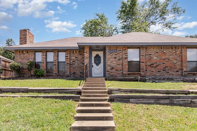 1215 N Slope in Carrollton, TX - Building Photo