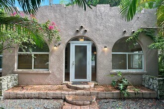 542 NE 130th St in North Miami, FL - Building Photo - Building Photo