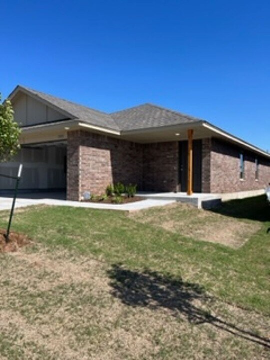 2921 NW 195th St in Edmond, OK - Foto de edificio