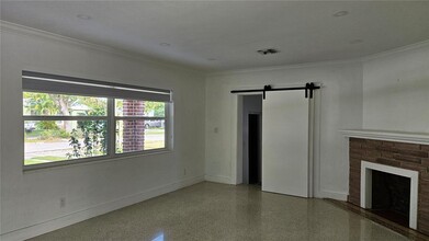 1003 N 17th Ave in Hollywood, FL - Foto de edificio - Building Photo