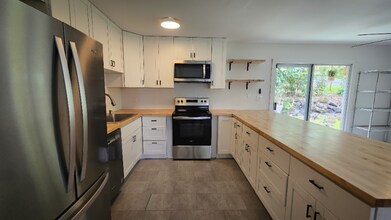 73-1149-1149 Ahulani St in Kailua Kona, HI - Foto de edificio - Building Photo