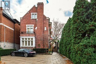 173 Balmoral Ave in Toronto, ON - Building Photo