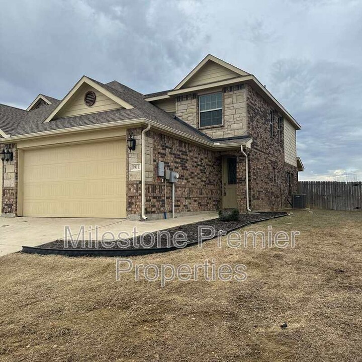 3910 Ashton Dr in Sanger, TX - Building Photo