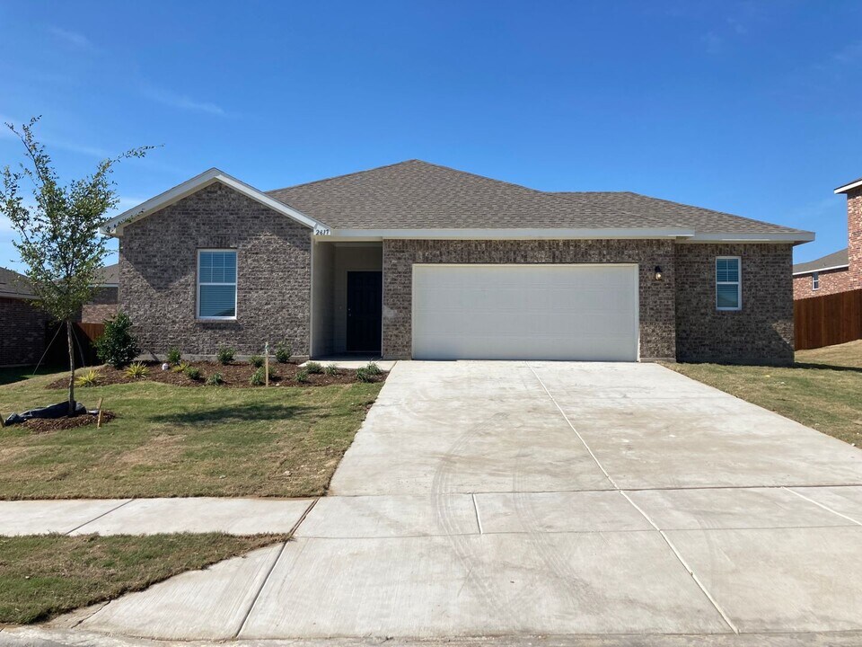 2617 Salado Creek Ln in Glenn Heights, TX - Building Photo