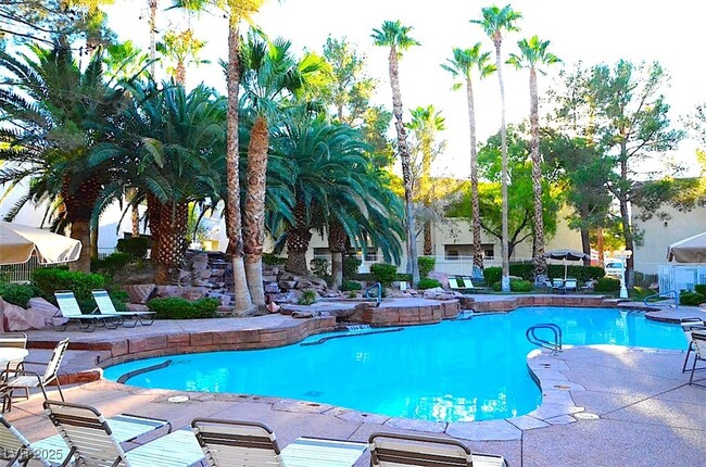 2975 Bluegrass Ln in Henderson, NV - Building Photo - Building Photo