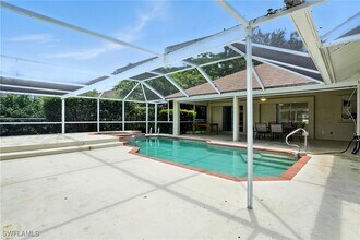 1301 Piper Blvd in Naples, FL - Foto de edificio - Building Photo
