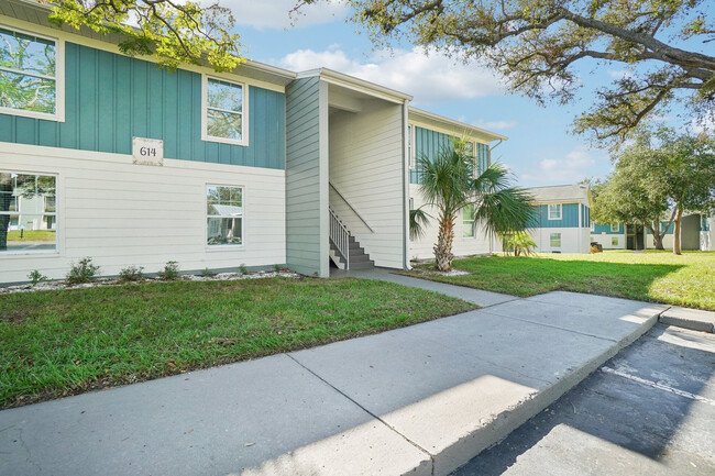 The Carlisle at Dunedin in Dunedin, FL - Building Photo - Building Photo