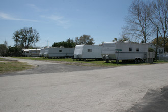 Sunny Skies Mobile Home & RV Park in San Antonio, FL - Building Photo - Building Photo