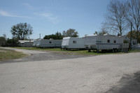 Sunny Skies Mobile Home & RV Park in San Antonio, FL - Foto de edificio - Building Photo