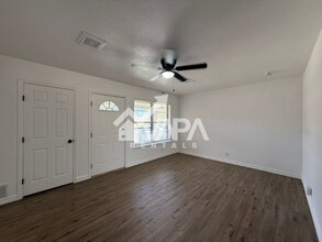 4907 Stoneleigh Dr in San Antonio, TX - Foto de edificio - Building Photo