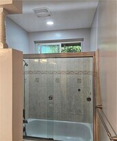 402 E Cypress Ave in Monrovia, CA - Building Photo