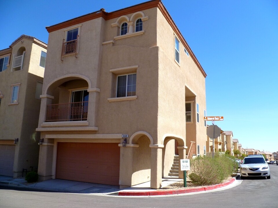 3448 Balanced Rock St in Las Vegas, NV - Foto de edificio