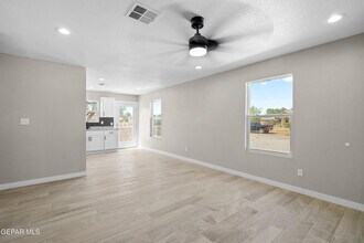 11721 Valle Del Paseo Dr in Socorro, TX - Building Photo - Building Photo