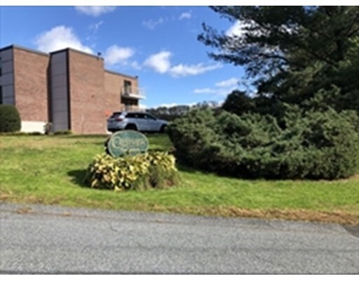 152 Turner Rd-Unit -14 in Holliston, MA - Foto de edificio - Building Photo