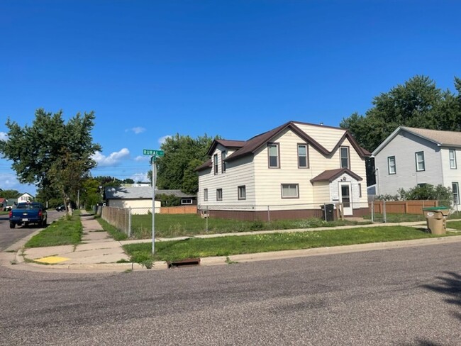 305 S Rural St in Chippewa Falls, WI - Building Photo - Building Photo