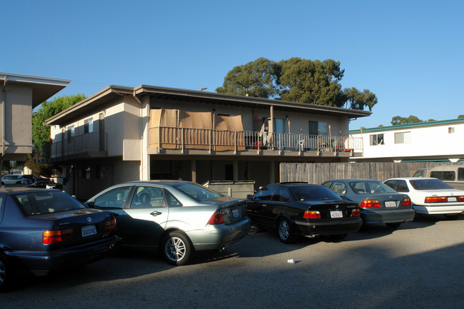 6545 Picasso Rd in Goleta, CA - Foto de edificio - Building Photo