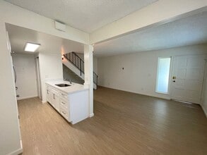 1247 Saratoga Ave in Ventura, CA - Building Photo - Building Photo