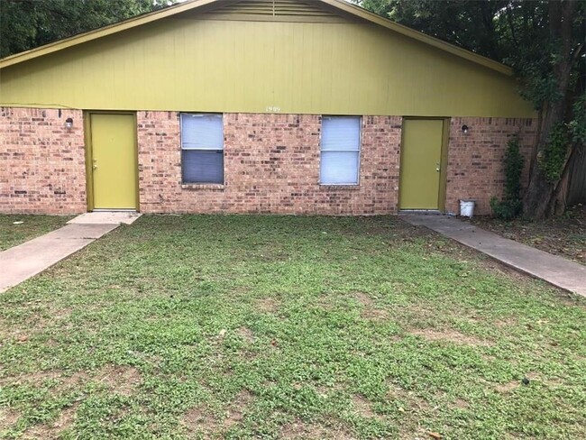 1909 E Stassney Ln in Austin, TX - Building Photo - Building Photo