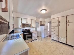 261 Boswell Ave in Norwich, CT - Building Photo - Building Photo
