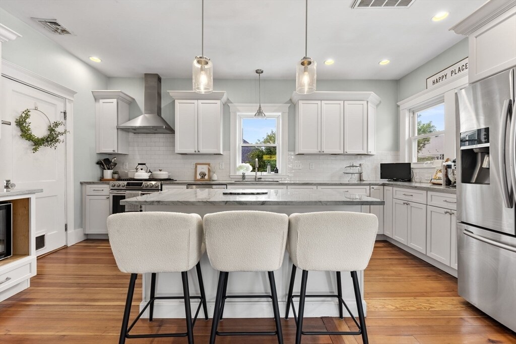 102 Harvard St in Medford, MA - Building Photo