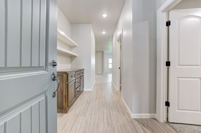 560 Hackberry Ln in Washington, OK - Building Photo - Building Photo