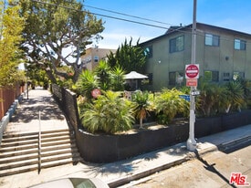 119 Paloma Ave in Los Angeles, CA - Building Photo