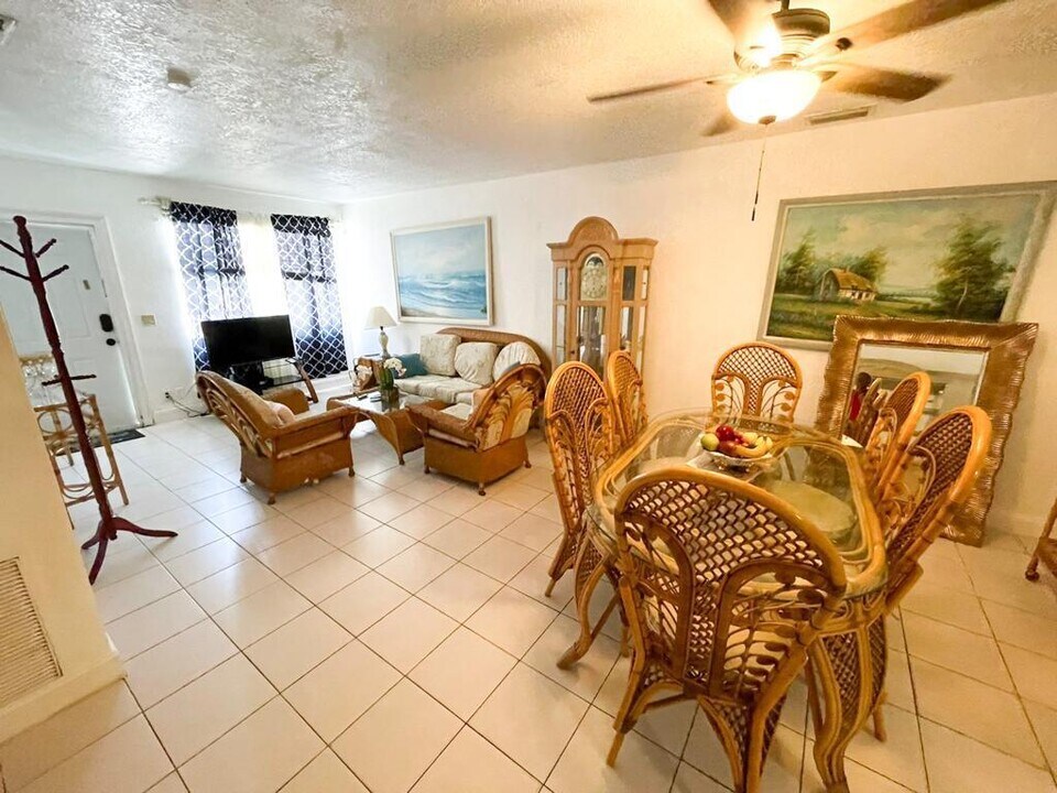 915 Forest Hill Blvd, Unit A in West Palm Beach, FL - Building Photo