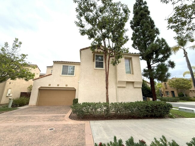 956 Mira Lago Way in San Marcos, CA - Building Photo - Building Photo