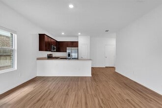 219 George Neggan Ln in Bastrop, TX - Foto de edificio - Building Photo