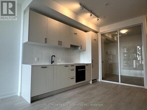 1 Kyle Lowry Rd in Toronto, ON - Building Photo - Building Photo