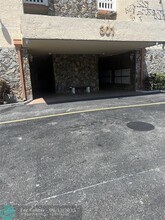 301 SE 3rd St in Dania Beach, FL - Foto de edificio - Building Photo
