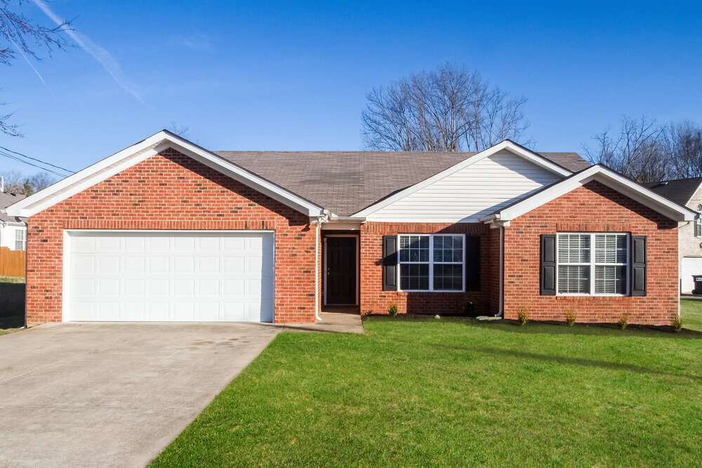 1413 Suffolk Ct in La Vergne, TN - Foto de edificio