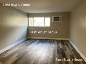 5620 N Main St-Unit -#106 in Dayton, OH - Foto de edificio - Building Photo