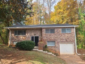 4014 William and Mary Ct in Decatur, GA - Building Photo