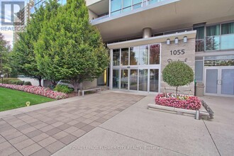 1055 Southdown Rd in Mississauga, ON - Building Photo - Building Photo