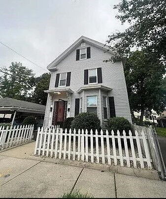 36 Lawrence St in Medford, MA - Building Photo