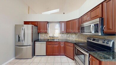 1738 Chandelier Cir E in Jacksonville, FL - Building Photo - Building Photo