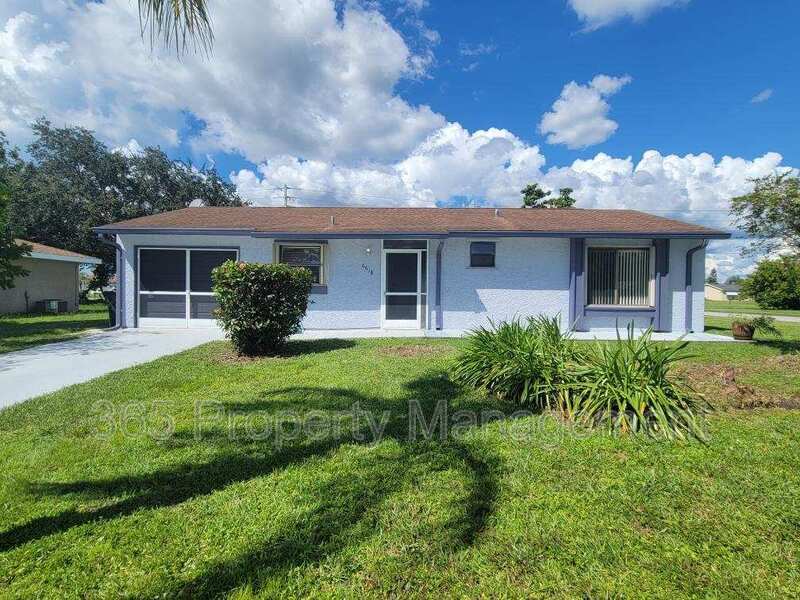 6618 Kenwood Dr in North Port, FL - Building Photo