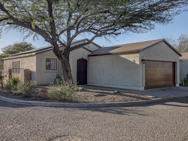 7044 S Placita Sorrento in Tucson, AZ - Building Photo - Building Photo