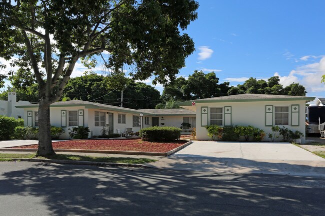 444 Nottingham Blvd in West Palm Beach, FL - Building Photo - Building Photo