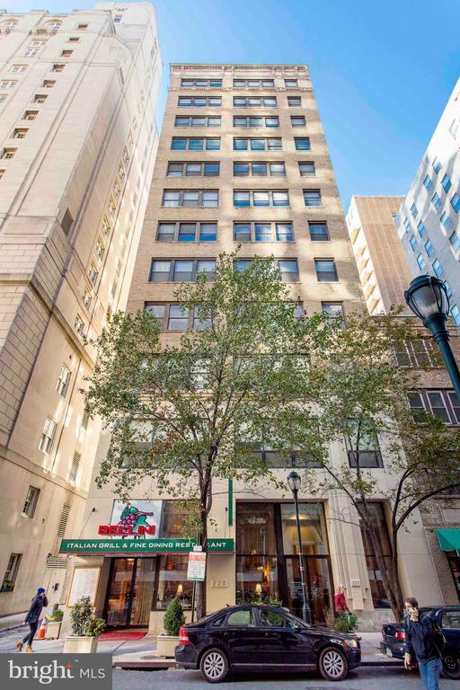 220 S 16th St in Philadelphia, PA - Building Photo - Building Photo