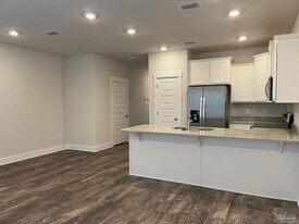 1650 Iroquois Ct in Pensacola, FL - Building Photo