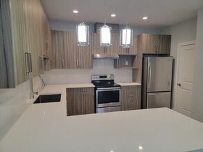 831 Wilson Ave in Kelowna, BC - Building Photo - Building Photo