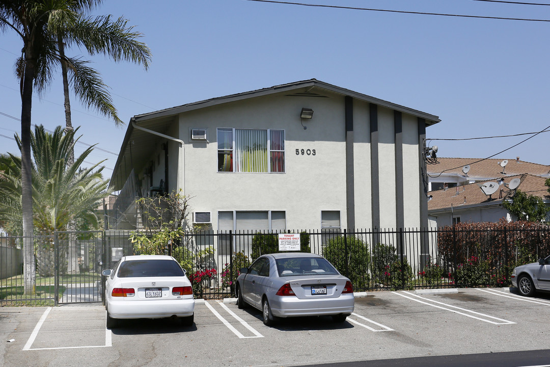 5903 Cahuenga Blvd in North Hollywood, CA - Building Photo